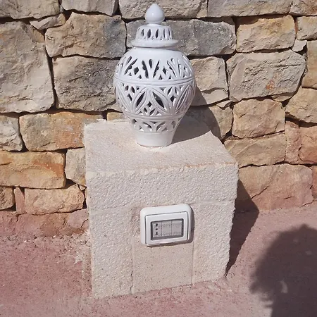 Giaster لوكوروتوندو