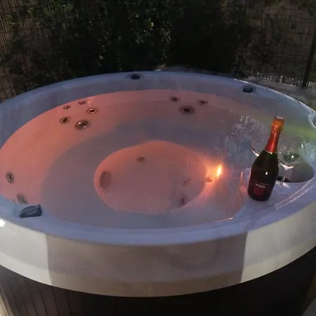 فندق مبيت وإفطار Giaster لوكوروتوندو